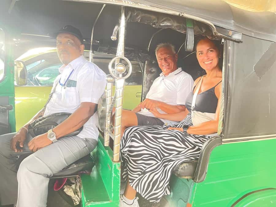Colombo: Private Guided Tour of the City by Tuk-Tuk - Meeting your guide: the Colombo pros (Guru, Peter, Kani, Susantha)