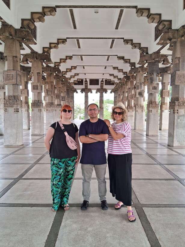 Colombo: Private Guided Tuk Tuk City Tour with Hotel Pickup - Pettah Market and Red Mosque: Real Colombo Energy