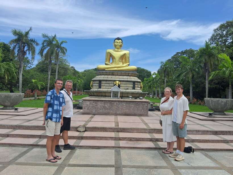 Colombo: Private Guided Tuk Tuk City Tour with Hotel Pickup - Independence Memorial Hall, Galle Face Green, and Old Parliament