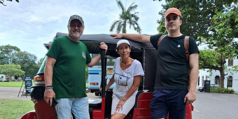 Colombo: Private Tuk-Tuk City Tour with All Entry Fees - Why a private tuk-tuk is the smartest way to read Colombo in 4 hours