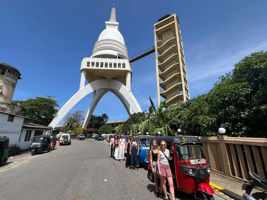 Colombo: Private Tuk-Tuk City Tour with All Entry Fees - Pettah Market: color, noise, and the best kind of chaos