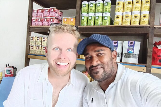 Colombo Sightseeing City Tour by Tuk-Tuk with Guide - Lord Shiva at the Sri Kailawasanathan Swami Kovil: Dravidian-style architecture in 20 minutes