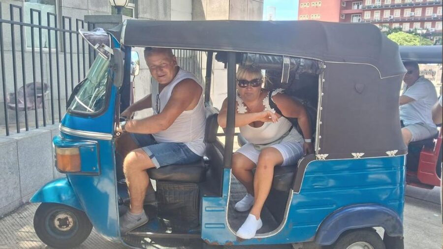 Colombo: Sightseeing Tour by Tuk Tuk Safari - All Inclusive - Pettah Market and the Red Mosque: street energy plus a perfect landmark