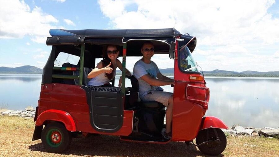 Colombo: Sightseeing Tour by Tuk Tuk Safari - All Inclusive - St. Anthony’s Shrine, Town Hall, and the colonial-city spine