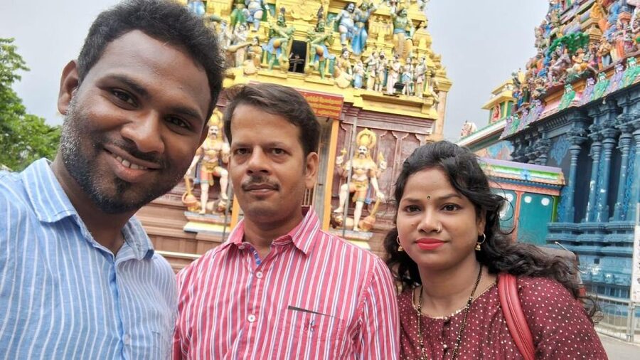 Colombo: Sightseeing Tour by Tuk Tuk Safari - All Inclusive - Temples that show Sri Lanka’s mix: Sambodhi Chaithya to Gangaramaya