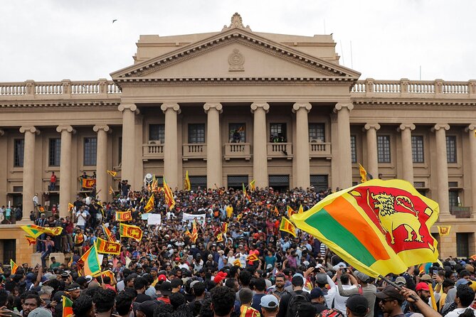 Colombo Social and Political Walk - A Documentary-Style Colombo Walk That Starts When the City Shifts