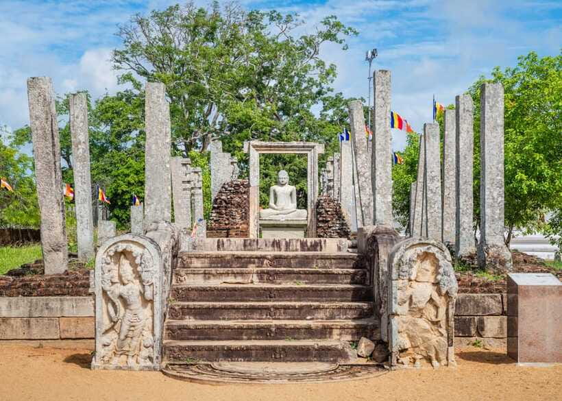 Colombo: Sri Lanka Cultural Triangle Hotspots 2-Day Tour - The Sigiriya Night Base: Convenient Location, Standard Hotel Reality