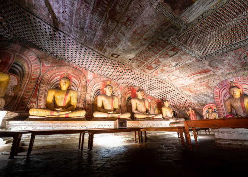 Colombo: Sri Lanka Cultural Triangle Hotspots 2-Day Tour - Day 2: Sigiriya Rock Fortress (Plus the Pidurangala Cave Temple Stop)