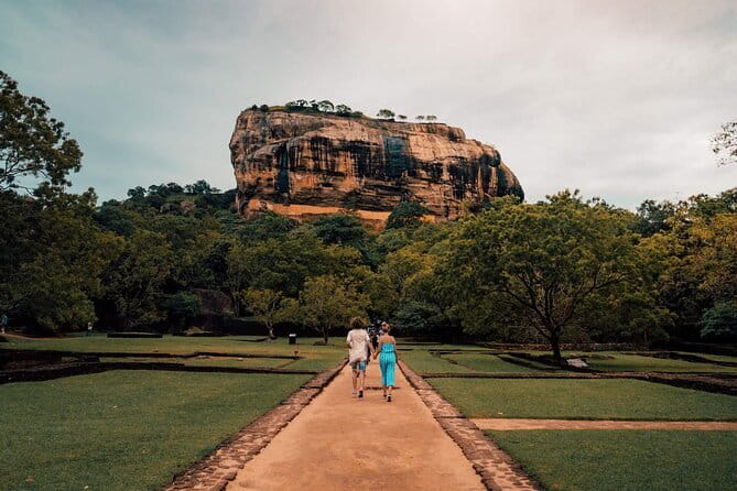 Colombo to Kandy Shuttle with Dambulla Sightseeing Tour - Sigiriya Lion Rock: the wow factor (and the practicalities)