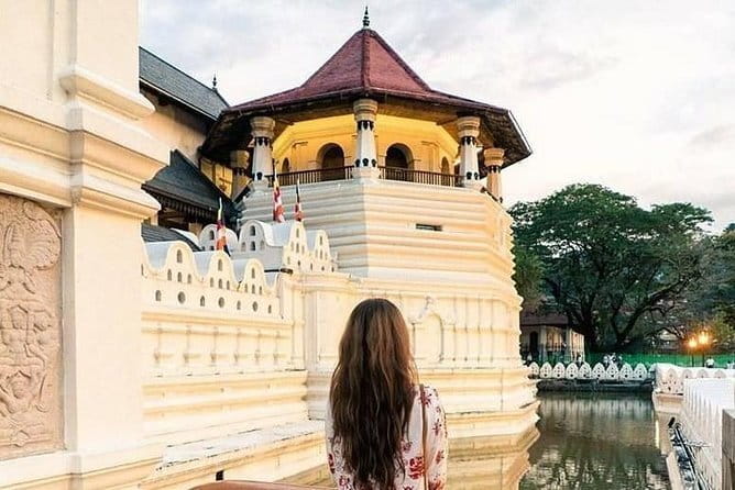 Colombo to Kandy Shuttle with Dambulla Sightseeing Tour - Timing, pacing, and what to pack for a 12-hour start-at-5 day