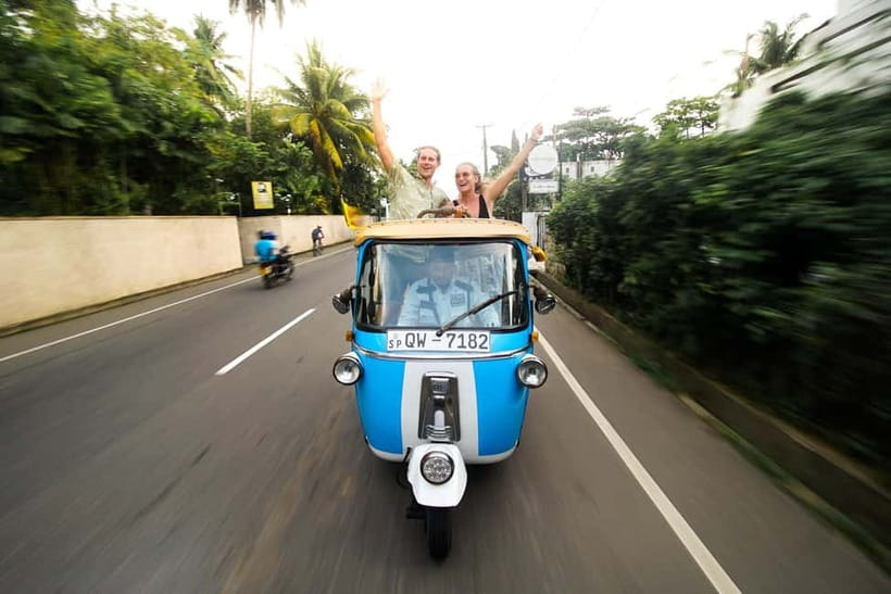 Colombo: Tuk Tuk City Highlights Tour with Lunch - Pickup and Drop-Off: Staying Inside the City Loop