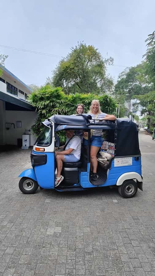 Colombo Tuk Tuk Tour with Entry Fees & Food Included - Mosques, Churches, and Quick Pass-By Stops That Still Matter