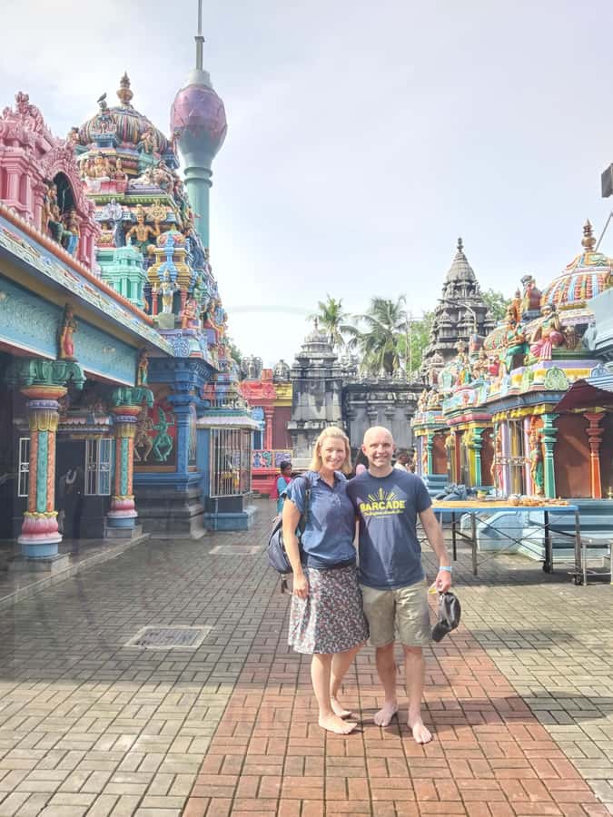 Colombo Tuk Tuk Tour with Entry Fees & Food Included - Gangaramaya, Independence Memorial, and War Memorial Stops