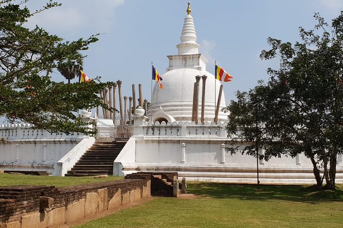 Cultural Triangle of Sri Lanka - Day 2 in Anuradhapura: dagobas, sacred sites, and a full day with context