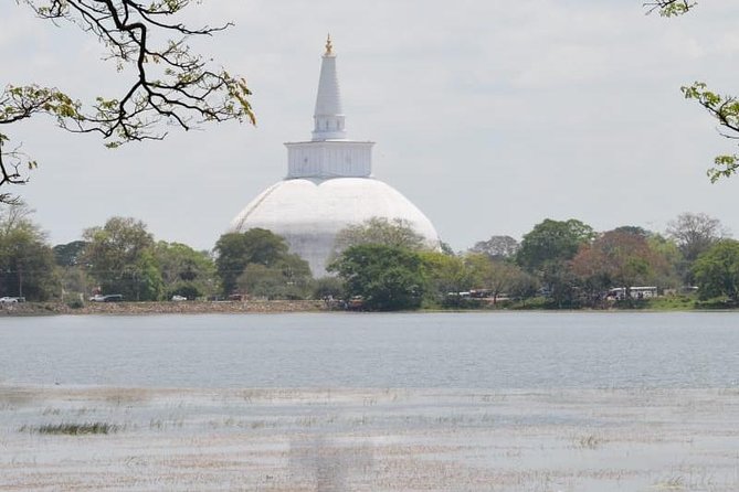 Cultural Triangle of Sri Lanka - Day 3 in Polonnaruwa plus Hiriwadunna Village: ruins with a human scale