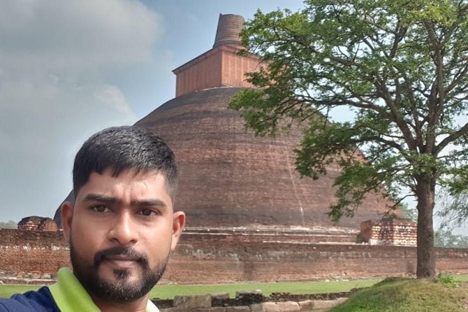 Cultural Triangle of Sri Lanka - Day 4: Sigiriya Rock Fortress climb, Matale Hindu Temple, and Kandy by night