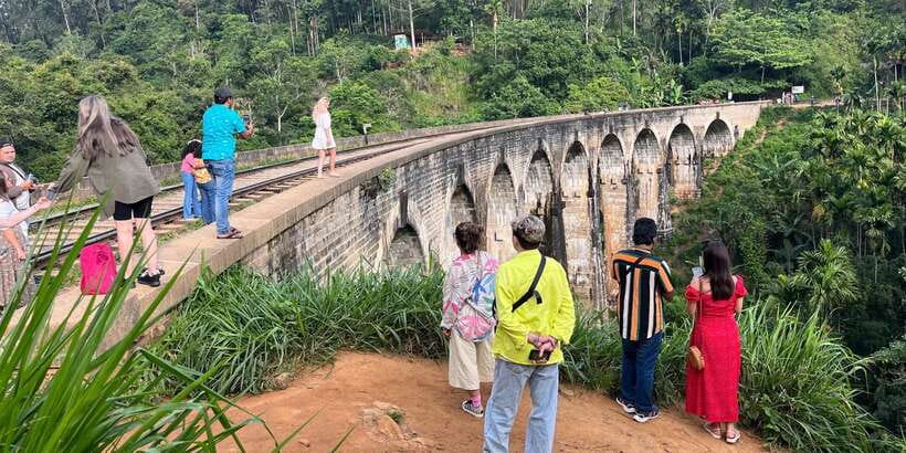 Discover the Best of Sri Lanka in 2 Days - Day 1 in Ella and Nuwara Eliya: Ravana Falls, a famous train, and tea country
