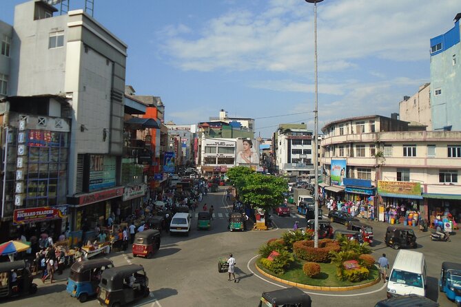 Explore Colombo by Tuk Tuk – All Entry Fees Included - Pettah Market time: where Colombo’s energy is everyday