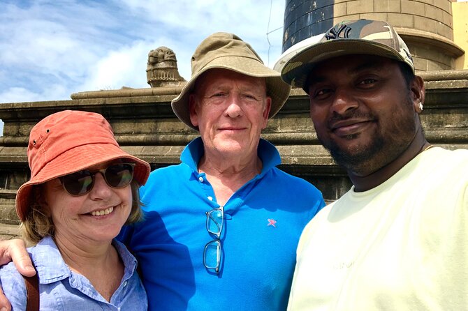 Explore Colombo by Tuk Tuk Morning & evening (Private Tours) - Galle Face Green and the Colombo Lighthouse: a seaside reset