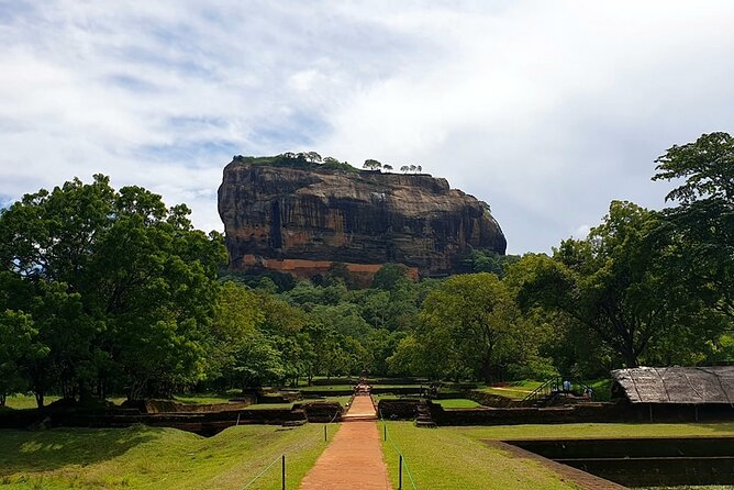 Explore Sri Lanka (self- arranged accommodation) - Sunrise balloon, Royal Botanical Gardens, Kandy’s sacred center