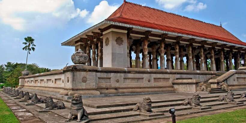 Explore The Colombo City by Private Tuk Tuk or Car - Pettah Market: street life, shopping, and fuel for the senses