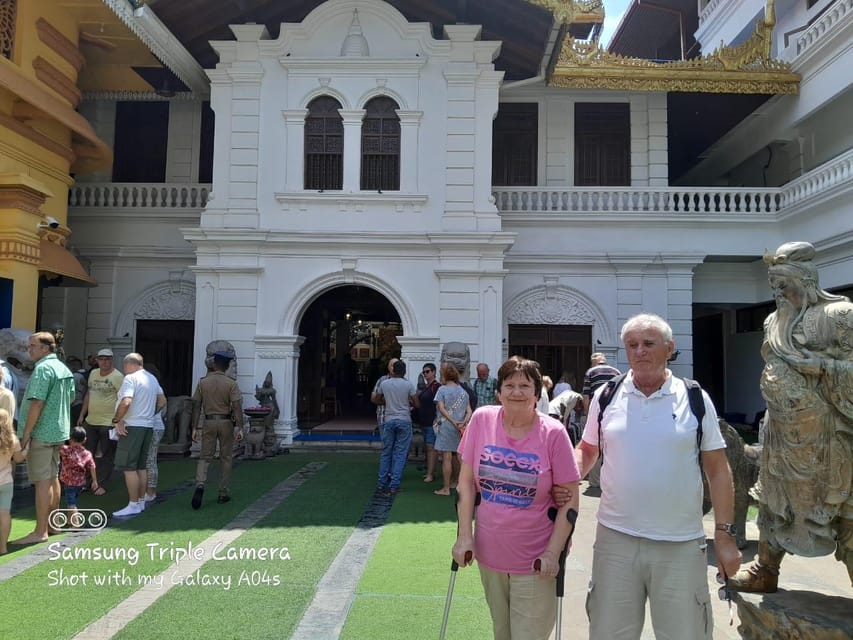 Explore The Colombo City by Private Tuk Tuk or Car - The final hour: malls, gardens, and a stone-mine style stop