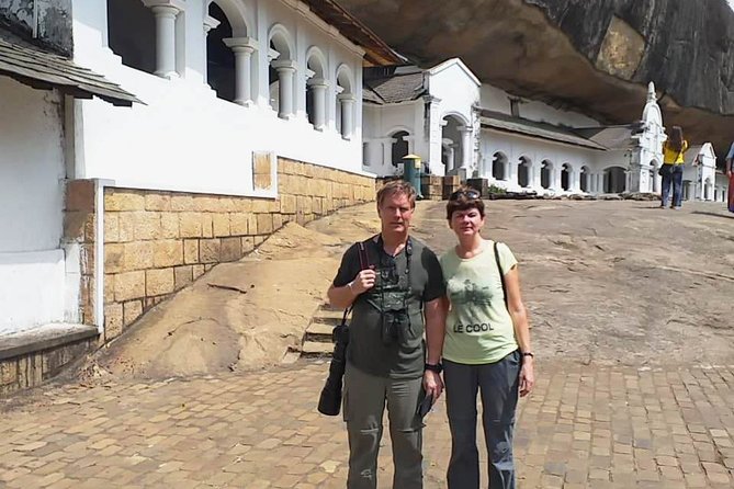 Fabulous 6 Days in Sri Lanka by Mahaweli from Colombo - Colombo Shopping and Temples: Gangaramaya and the Mall Stops