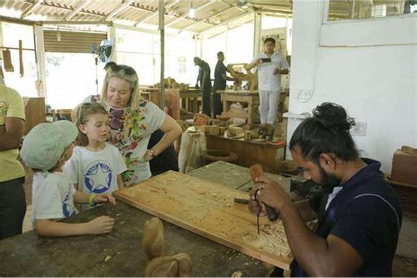 From Colombo: Kandy Temples and Pinnawala Full-Day Tour - Gem factory, spice garden, and wood carving: learning versus shopping pressure