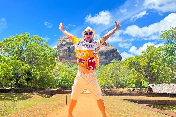 From Colombo: Sigiriya and Dambulla Day Trip and Safari - Roadside breaks and Cafe Amakie: the small stops that keep the day moving