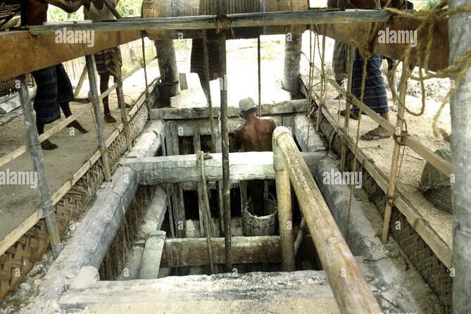 Galle and Bentota Day Tour From Colombo and Negombo - Stop 4: Moonstone mines and a Gem Palace stop that can feel optional