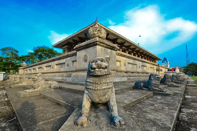 Half Day City Tour of Colombo - Parks and Independence Square: Taking a Breath Without Losing the Day