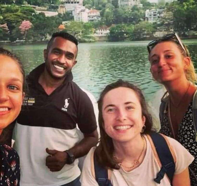 Kandy City Tour By Tuk Tuk - Crafts that feel like work: Gem Museum, wood carving, and batik