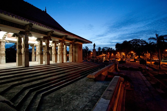 Luxury Night Cycle Tour of Colombo - Stop 4: Colombo Lighthouse and quick views near the port