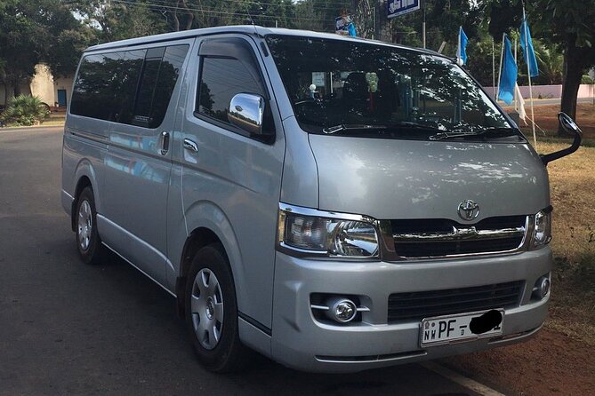 Luxury Private Van and Car Hire in Srilanka - Airport-to-Colombo made easy in an A/C luxury vehicle