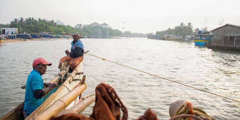 Negombo: Catamaran Sailing with Traditional Fishermen - Passing Hamilton Canal and Heading Toward Open Water