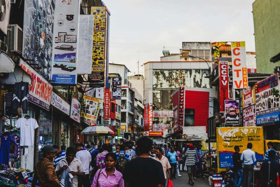 Negombo & Colombo: Full-Day Tour with Lunch - Pettah Market and Independence Square: The Energy Meets the Official Story