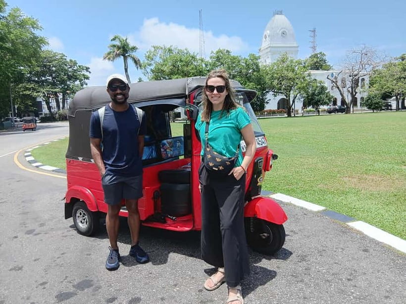 Personal Guided Colombo City Tour by Tuk Tuk - All Inclusive - Viharamahadevi Park and Independence Memorial Hall: green space and monuments