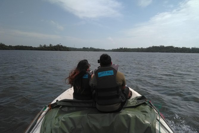 Private all inclusive Day tour southern Sri Lanka Bentota and Galle - Madu River safari with Buddhi: mangroves, birds, and island temples