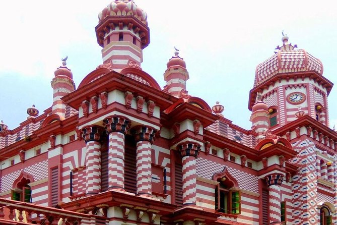 Private Colombo City Tour by Sri Lanka Private Drivers - Gangaramaya Temple at Beira Lake: Modern Meets Devotion