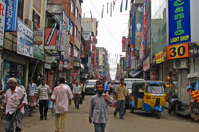 Private Colombo City Tour by Sri Lanka Private Drivers - Galle Face Green: Ocean Air and People-Watching in the City Center