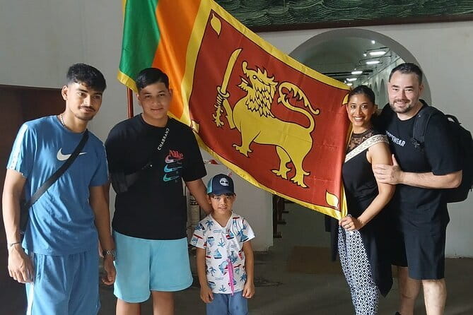 Private Colombo City Tour by Tuk Tuk - Pickup, ride style, and keeping comfortable in the heat