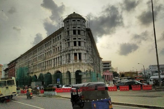 Private Colombo Tuk Tuk City Tour - Jami Ul-Alfar Mosque: a red masjid stop that’s actually meaningful