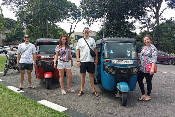 Private Colombo Tuk Tuk City Tour - Aluthkade street food: your best chance to eat like a local