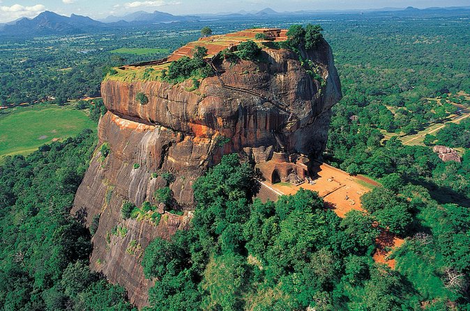 Private day tour to Sigiriya and Dambulla from Colombo - Stop 3: Dambulla Rock Cave Temple (Golden Temple) and temple etiquette