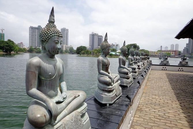 Private Tour of Colombo with Ajeet De Soyza - Colombo Fort: business power, big landmarks, and the Colombo CSE zone