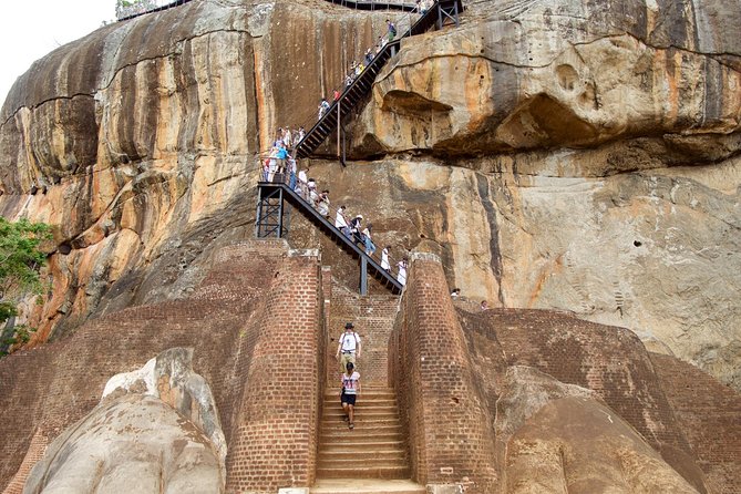 Private Trip to Sigiriya, Dambulla & safari from Colombo/ Negombo - Getting From Colombo or Negombo: Private Vehicle Comfort vs. Long Hours