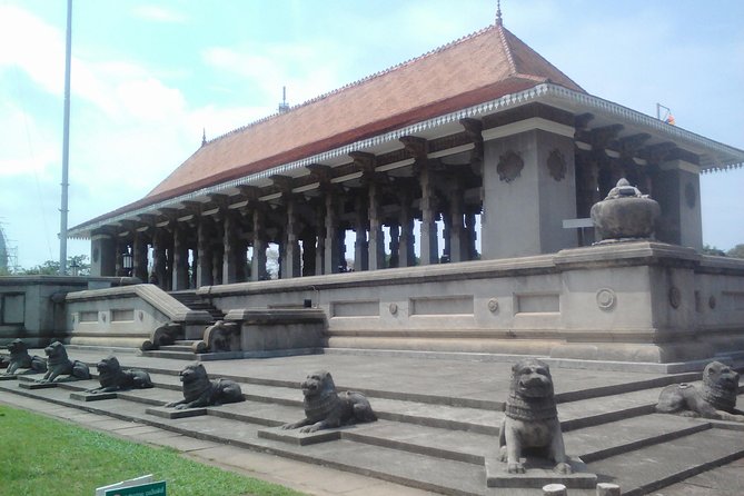 Privet Full-day Sightseeing Tour of Colombo - Stop 5: Viharamahadevi Park for a Green Reset