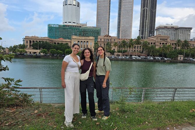 Ride and Explore Colombo and Food By Tuk Tuk Tour All Inclusive - Temple-to-Coast Route: Gangaramaya Temple and Sri Kailawasanathan Kovil