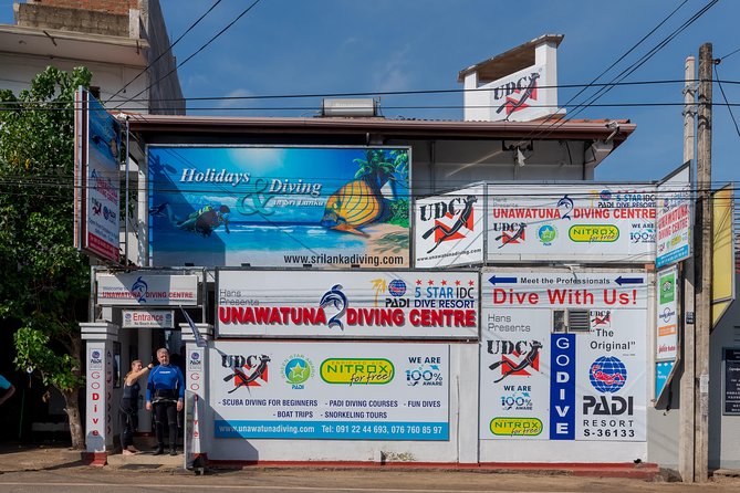 Scuba Diving For Beginners - Safety and Coaching Style: Why People Feel Held-By-The-Hand