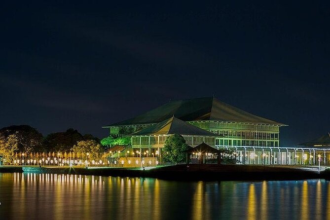 Shangri-La Colombo City Tour. - Parliament of Sri Lanka and Diyatha Uyana: civic power meets public calm